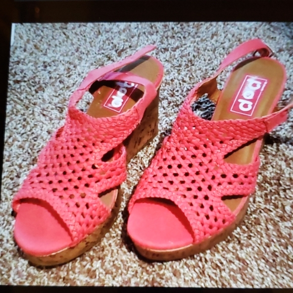 Sandals - Picture 1 of 2